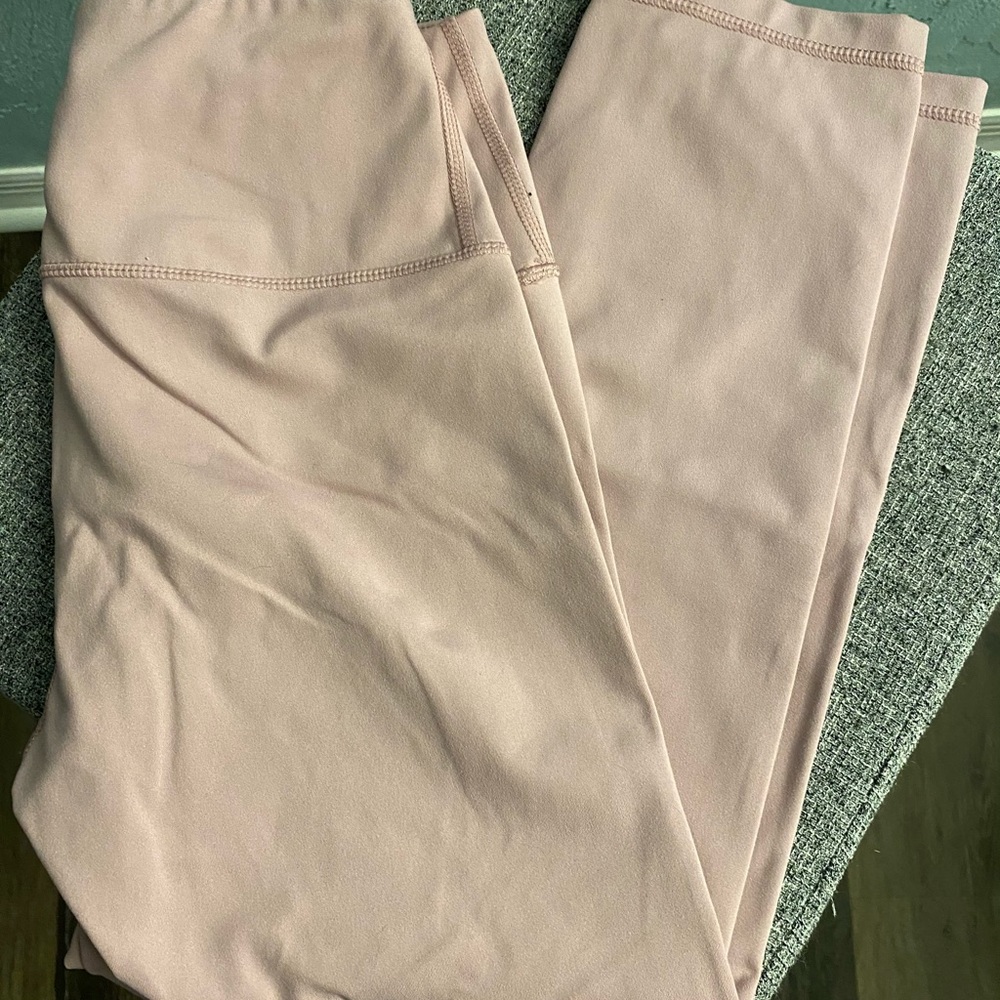 Yogalicious Pastel pink Capri Mid Rise leggings